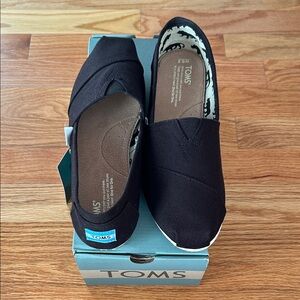 TOMS Women's Classic Black Loafers
